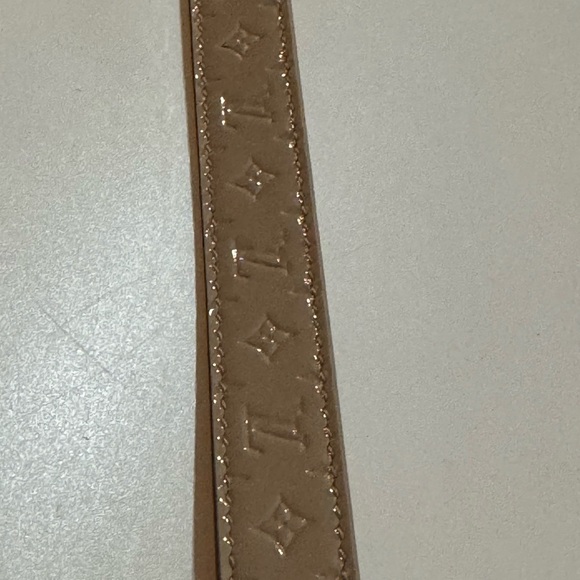 Like new women’s Louis Vuitton Belt Double sided Cream and Tan 90/36 41” long - Picture 2 of 9